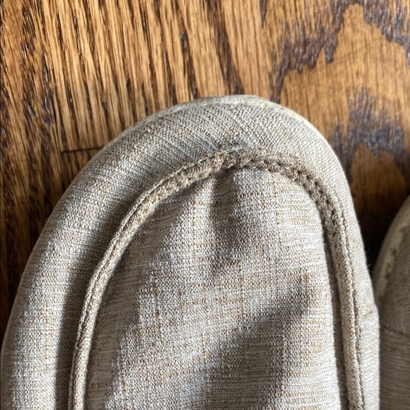 Lightweight tan women’s Hey Dude Wendy chambray slip on shoes, size 8. Great con - Picture 10 of 16